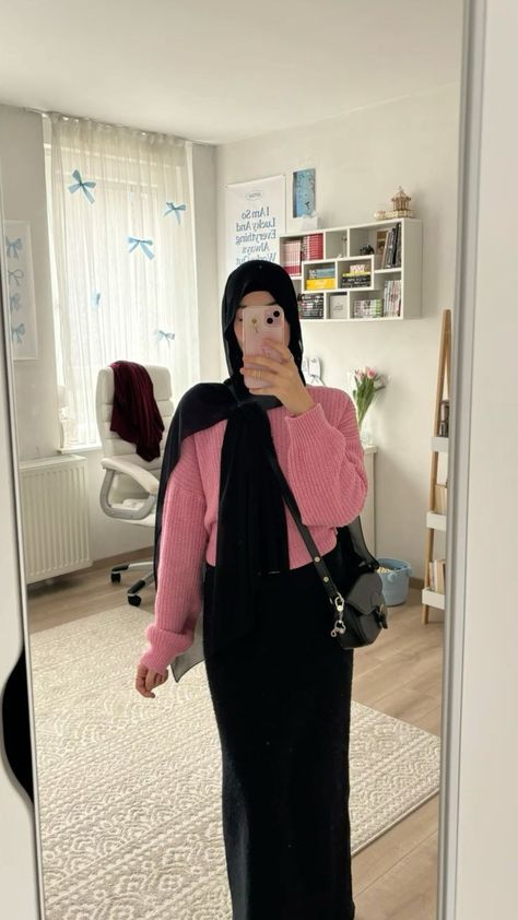 Hijabi Skirt Outfits Summer, Hijab Skirt Outfit, Hijabi Outfits Summer, Hijabi Skirt Outfits, Hijab Aesthetic Outfit, Hijabi Ootd, Pink Hijab, Modest Girly Outfits, Hijabi Fits