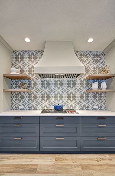 Modern Spanish Kitchen, Modern Spanish Colonial, Spanish Colonial Kitchen, Spanish Kitchen Design, Spanish Style Home Interior, Modern Spanish Home, Spanish Style Kitchen, Spanish Interior, Spanish Kitchen