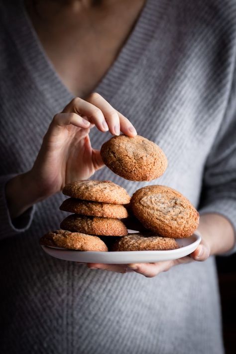 Chewy Vegan Ginger Spice Cookies | soft and chewy on the inside and slightly crunchy on the outside. A perfect holiday treat! #veganrecipes #christmascookierecipes #christmascookies #foodphotography Ginger Spice Cookies, Vegan Holiday Cookies, Food Photography Dessert, Vegan Gingerbread, Cookies Soft, Holiday Sweets, Ginger Spice, Holiday Cookie Recipes, Cookie Calories