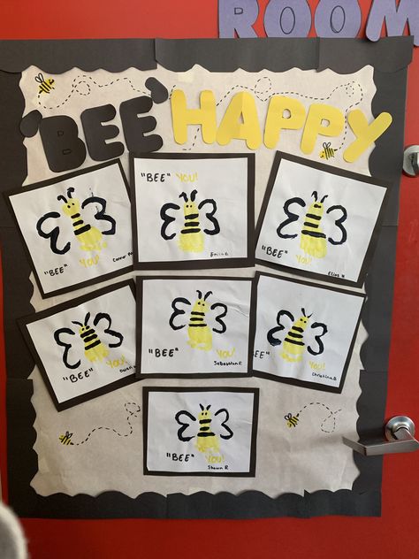 This weeks theme is bugs and the life cycle of bees! Our infant board says “bee happy”. :) Part of bug week! #art #preschool #easy #diy #infant #artproject #footprint #child #fun Bug Week Preschool, Preschool Door, A Bugs Life, Art Preschool, Infant Classroom, Footprint Craft, St Patricks Crafts, Bugs Life, Preschool Projects