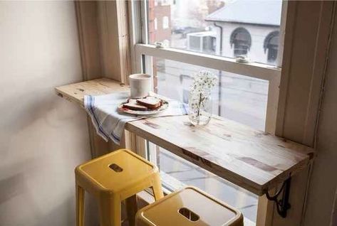 Turn a window sill into a breakfast bar. Perfect for looking out into your backyard or onto your neighborhood. DIY Breakfast Bar. Tiny House Hacks, Koti Diy, Diy Breakfast, Funky Junk Interiors, Small Space Design, Comfortable Place, Small Space Diy, Small Apartment Decorating, Tiny Apartment