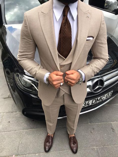 Beige Costume Men, Beige Suit Combinations Men, Beige Men’s Suit, Neutral Suits For Men, Sand Wedding Suit, Beige Suit Men Color Combinations, Taupe Suits Wedding Men, Beige Suit Men Wedding, Nude Suit Men