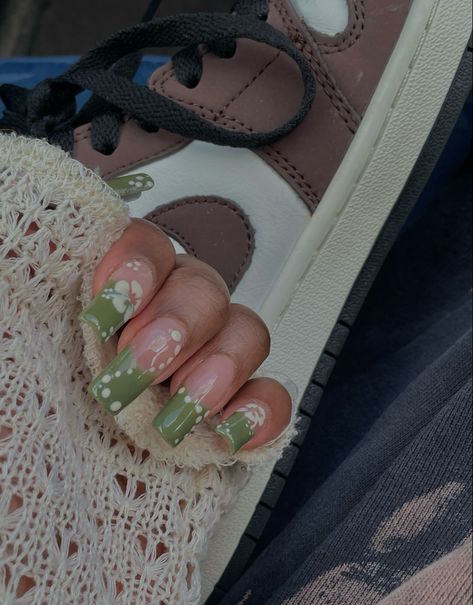 Green Hibiscus Nails, White French Tips With Hibiscus, White French Tip Hibiscus Nails, Hibiscus Flower Nails Green, Green Hawaiian Nails, Coffin Nails Hibiscus, Hibiscus Flower Nails Y2k, Hawaiian Flower Nails, Hawaiian Nails