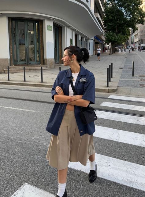 Layer Summer Outfits, Uniqlo Pleated Wide Pants Outfit, Japanese Street Style Summer, Korean Street Fashion Women Summer Asian Style, Japanese Summer Street Style, Summer Outfits Japan Street Styles, Japan Aesthetic Fashion, Tomboy Skirt Outfit, Pants Under Skirt Outfit