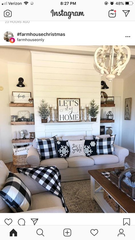 Plaid Living Room, Holiday Living Room, Decor Ideas For Living Room, Chic Christmas Decor, Best Farmhouse, Farmhouse Style Christmas, Plaid Christmas Decor, Ideas For Living Room, Fun Christmas Decorations