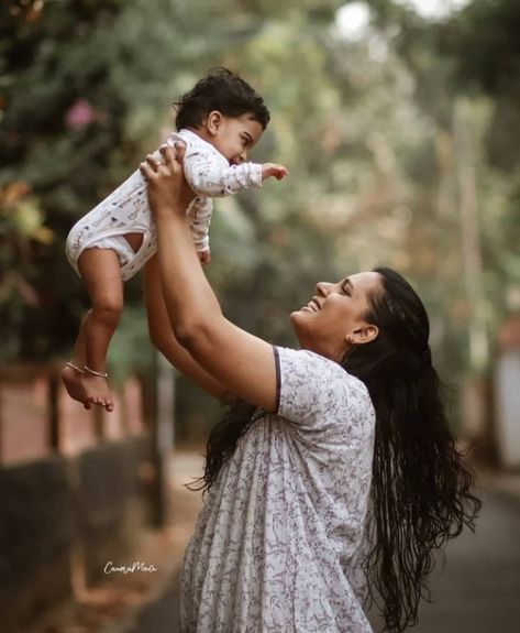 Mother And Child Video, Mother Child Photography, Baby Art Pictures, Maa Pic, Ab De Villiers Photo, Attitude Boy, Classic Pictures, Family Photos With Baby, Mother Pictures