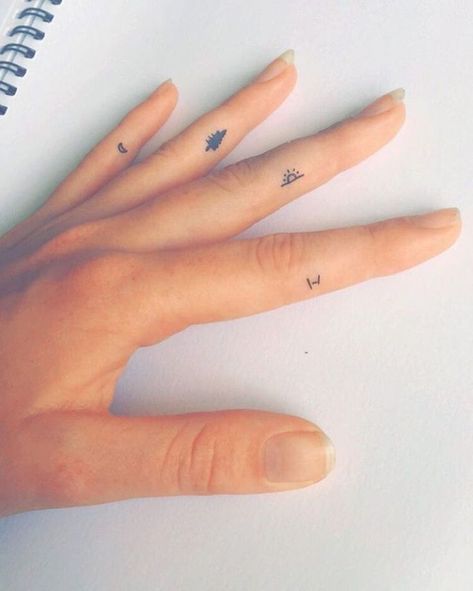 Check out the most beautiful small tattoos for women right now to help your creativity and to find something inspirational. Tree Tattoo Finger, Inside Finger Tattoos, Girl Finger Tattoos, Tiny Finger Tattoos, Cute Finger Tattoos, Tattoo Diy, Simple Tattoos For Women, Tree Tattoo Small, Small Finger Tattoos