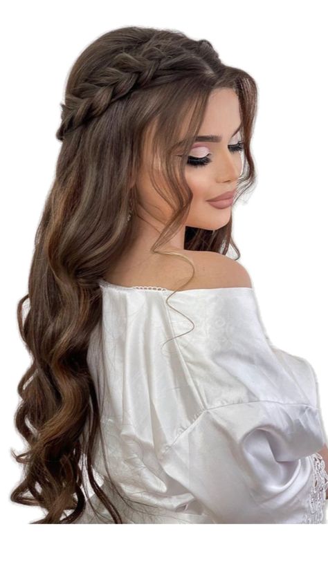 Hairstyle For Free Hair, Cuttings For Long Hair, Wedding Hair With Braid Down, Down Styles For Long Hair, Hairstyle Ideas Wedding, Half Up Hairstyles Wedding Guest, Wavy Hairstyles Braid, Latest Hair Styles 2024, Hair Down Bridal Hairstyles