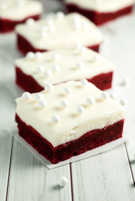 Red Velvet Cookie Bars, Velvet Desserts, Sugar Cookie Bar Recipe, Infused Recipes, Red Velvet Desserts, Bars With Cream Cheese, Easy To Make Cookies, Red Velvet Cookies, Delicious Deserts