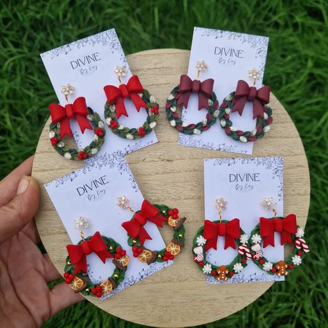 This year's Christmas wreath earrings are something else 😍 4 designs too choose from, I know I've not made it easy for you all to pick. 🤣 8pm Tonight these beauties head to my shop. Christmas Wreath Earrings, Wreath Earrings, Earring Inspo, Diy Earrings Polymer Clay, Christmas Clay, Earrings Polymer, Holiday Earrings, Earring Ideas, Holiday Earring