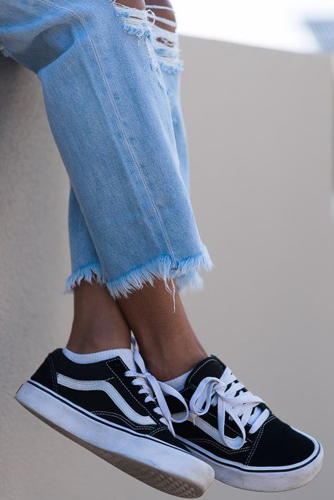 Estilo Vans, Vans Aesthetic, Vans Vintage, Vans Old School, Vans Women, Tenis Vans, Vans Outfit, Old Skool Black, Old Jeans