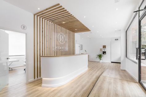 Health Interior Design, Psychology Clinic, Medical Clinic Design, Translucent Wall, Healthcare Interior Design, Interior Design Layout, Home Health Aide, Clean And Minimal, Clinic Interior Design