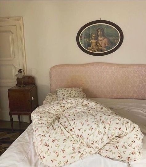 Vintage Bedroom Aesthetic, Rooms Decoration, Dream Land, Vintage Bedroom, Sofia Coppola, Pretty Room, House Room, Bedroom Aesthetic, Dream Rooms