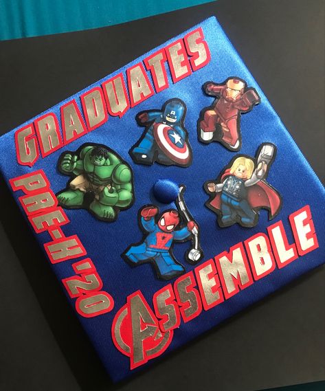 Avengers Graduation Cap, Avengers Wall Art, Spring Arts And Crafts, Lego Avengers, Graduation Cap Decoration Diy, Diy Lego, Pre K Graduation, Diy Graduation Cap, Graduation Cap Designs