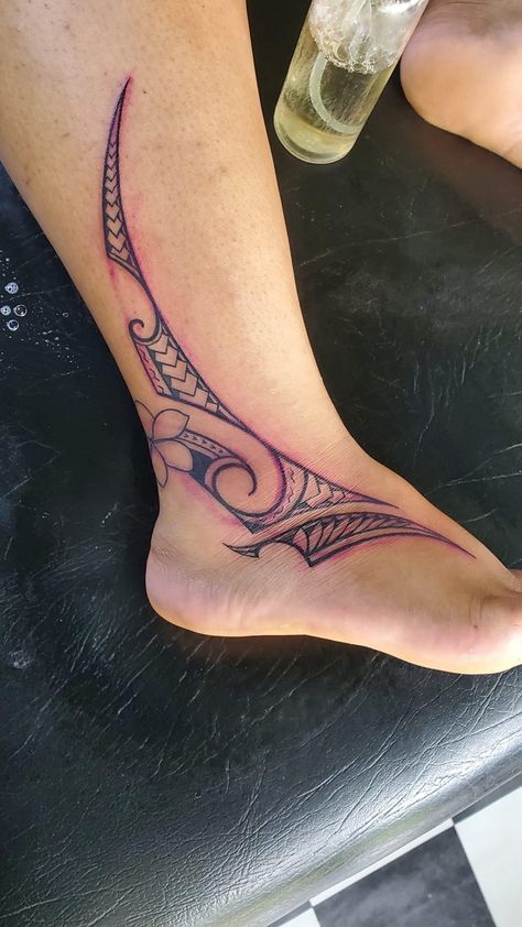 Samoan Tattoo Women Thigh, Cook Island Tattoo Women, Pacific Islander Tattoos, Micronesian Tattoos, Tamoko Women Maori Tattoos, Cook Island Tattoo, Tamoko Maori Design, Ta Moko Women, Samoan Tattoo Women