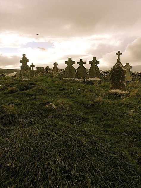 Doolin, Ireland Irish Cemetery, Doolin Ireland, Clare Ireland, Nice Photography, Old Cemeteries, Irish Music, Emerald Isle, After Life, Quick Guide