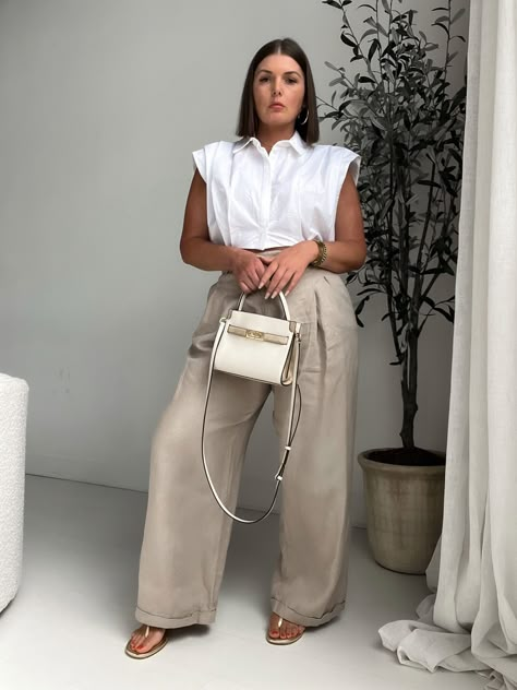 Plus Size Summer Work Outfits 2022, Outfit Ideas Work Plus Size, Plus Size European Fashion Summer, California Office Outfits, Summer 23 Outfits Plus Size, Mid Size Business Casual Summer, Mid Size Neutral Outfit, Office Dresses Plus Size, Casual Office Outfit Mid Size