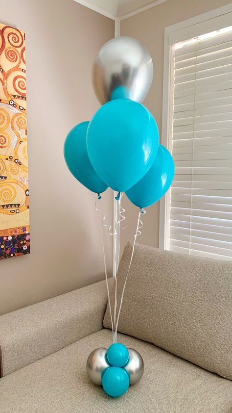 Balloon Bouquet Helium, Mini Birthday Balloon Bouquet, Blue Purple Silver Balloons, Balloon Centrepiece, Metallic Blue Balloons, Event Balloons, Centrepiece Ideas, Party Furniture, Stylish Party