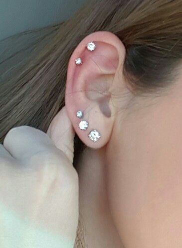 Cute ear piercings Forward Helix Jewelry, Piercing Jewelry Ideas, Cartilage Piercing Stud, Ear Piercing Ideas, Ear Peircings, Double Ear Piercings, Daith Rings, Ear Piercing Jewelry, Helix Jewelry