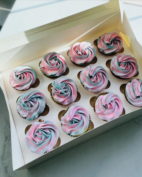 One of my best sellers this year! Taylor swift cupcakes 🫶🏼💗 fluffy cupcakes, with Swiss Meringue buttercream and fondant toppers. All details and writing are made with royal icing! This set was gluten free vanilla cupcakes. I added a picture so you can see how they look without fondant toppers. Pictures don’t do them justice, they look very pretty 🤩 DM for inquiries #cupcakes #cupcakesofinstagram #taylorswiftcupcakes #cupcake #cupcakeart #edibleart Taylor Swift Inspired Cupcakes, Taylor Swift Cupcake Ideas, Taylor Swift Cake Pops, Taylor Swift Cupcakes, Gluten Free Vanilla Cupcakes, Taylor Sift, Gluten Free Cupcakes Vanilla, Taylor Swift Cake, Fluffy Cupcakes