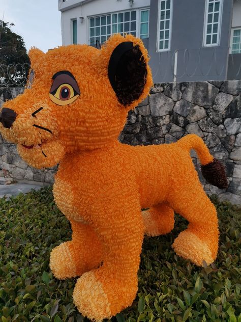 Simba Pinata, Bautizo Ideas, Lion King Party, Lion King Birthday, Piñata Ideas, Lion King, Dinosaur Stuffed Animal, Diy And Crafts, Lion