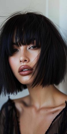 Bob Haircuts With Fringe, Bob Haircut Round Face, Haircuts With Fringe, Haircut Round Face, Straight Bobs, Trendy Bob Haircuts, Bobbed Hairstyles With Fringe, Women Haircuts Long, Trendy Bob