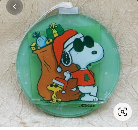 Woodstock Peanuts, Peanuts Snoopy Woodstock, Peanuts Christmas, Christmas Rock, Snoopy Woodstock, Snoopy Christmas, Rock Decor, Wood Slice Ornament, Rock Painting Art