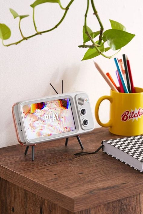 Iphone Dock, Teknologi Gadget, Cool Tech Gifts, Accessoires Iphone, Tv Set, Stylish Desk, घर की सजावट, Retro Tv, White Iphone