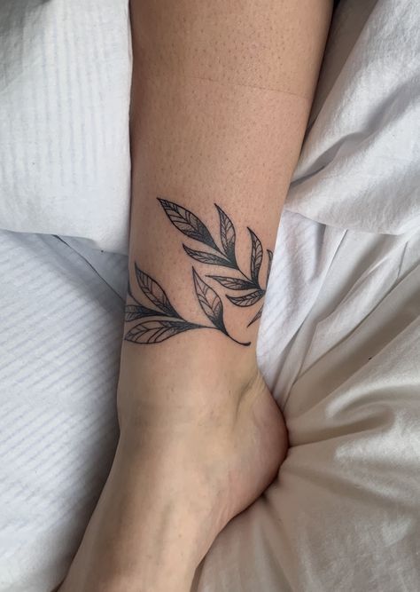 Plant Tattoo Ankle, Leaf Ankle Tattoo, Simple Leg Tattoos, Fern Tattoo, Branch Tattoo, Plant Tattoo, Sister Tattoos, Ankle Tattoo, Body Tattoos