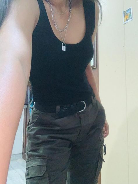 Black Tank Top And Cargo Pants, Army Shirt Outfit Women, Cargo Pants And Tank Top Outfit, Akira Outfits, Cargo Pants And Tank Top, Army Shirt Outfit, Tight Cargo Pants, Cargo Pants Tank Top, Street Style Outfit Women