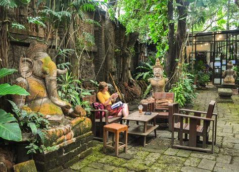 The Best Cafes in Chiang Mai: Coffee Shops in Chiang Mai (Thailand) Chang Mai Thailand, Cute Coffee Shops, Sweet Cafe, Unique Cafe, Cute Coffee Shop, Love Cafe, Giant Tree, Tiny Cottage, Cute Cafe