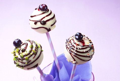 Wild Blueberry Cake Pops Blueberry Cake Pops, Chocolate Cream Cheese Icing, Blueberry Cake Filling, Moist Blueberry Cake, Healthy Blueberry Cake, Blueberry Cake Mix, Cake Ball Recipes, Blueberry Cake Recipes, Blueberry Lemon Cake