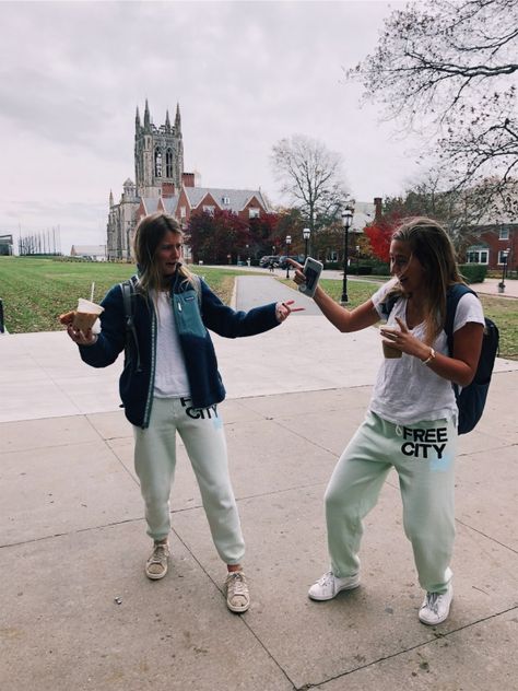 Pinterest: carolinefaith417★ Preppy Best Friend Pictures, Free City Sweatpants, Bff Pictures Preppy, Sweatpants Aesthetic, Preppy Photo Ideas With Friends, Vsco Friends, Preppy Beach Photos With Friends, Bestie Pics, Free City