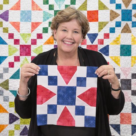 As catchy of a campaign slogan as "54-40 or Fight" is, it makes an even more dynamic and striking quilt! Watch Jenny as she teaches us how to create this vintage quilt in this free, easy-to-make, sewing DIY tutorial! Click the link to watch the 54-40 or Fight Freestyle Quilt Tutorial! Msqc Tutorials, Block Quilt Ideas, Missouri Quilt Tutorials, Missouri Quilt Company, Missouri Star Quilt Company Tutorials, Missouri Star Quilt Tutorials, Missouri Quilt, Patchwork Blocks, Missouri Star Quilt Company