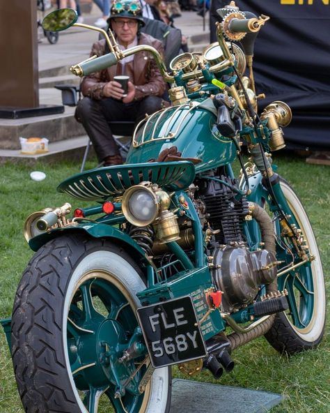 Ktm 390 Duke, Steampunk Motorcycle, Steampunk Vehicle, Steampunk Ideas, Steampunk Festival, Steampunk Tendencies, Triumph Bobber, Rat Bike, Moto Vintage