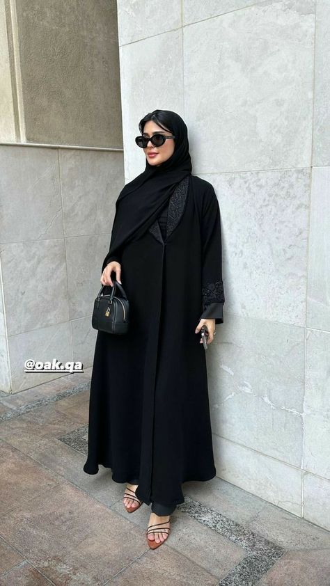 Black Abaya Aesthetic, Black Abaya Outfit, Abaya Fashion Black, Black Hijab Dress, Abayas Black, Black Abaya Designs, Abaya Designs Latest, Abaya Fashion Dubai, Abaya Outfit