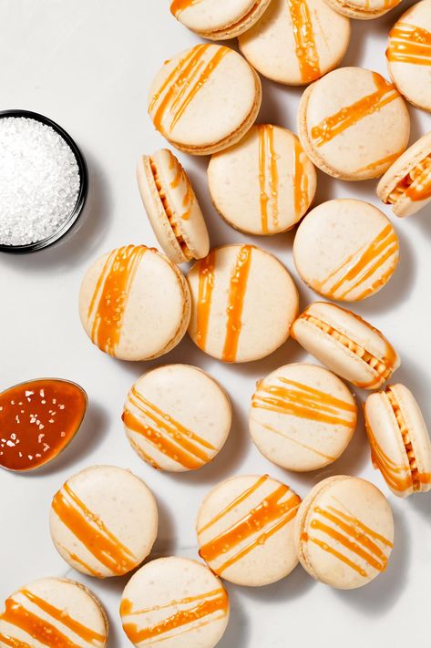 Healthy Salted Caramel, Salted Caramel Macarons, Caramel Macarons, Homemade Salted Caramel, Macaron Template, Salted Caramel Frosting, Macarons Macaroons, French Macaron, Caramel Frosting