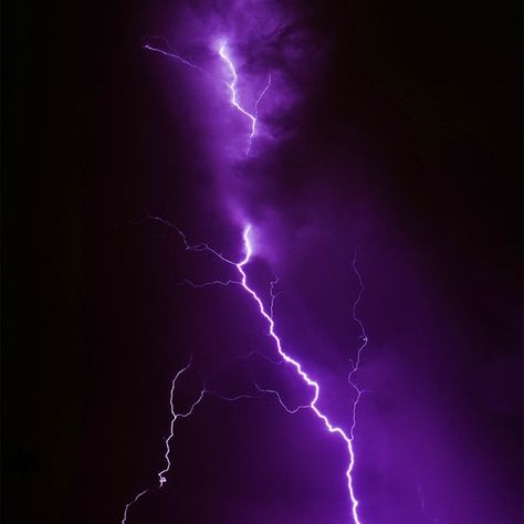 Lightning Photos, Lightning Photography, Purple Lightning, Violet Aesthetic, Amoled Wallpapers, Space Phone Wallpaper, Purple Vibe, Dark Purple Aesthetic, Night Sky Wallpaper