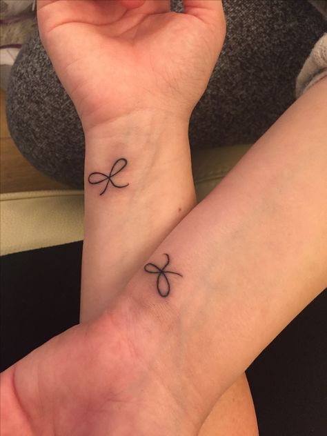 Bow Wrist Tattoo, Bow On Finger Tattoo, Wrist Bow Tattoo, Bow Tattoo On Finger, Fine Line Bow Tattoo, Dainty Ribbon Bow Tattoo, Small Bow Tattoos, Small Hidden Tattoos, Friendship Knot