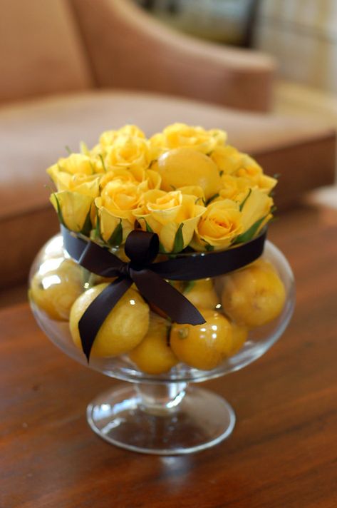 Lemon Centerpieces, Interior Boho, Types Of, Tafel Decor, Fall Floral Arrangements, Flower Arrangements Simple, Floral Arrangements Diy, Garden Types, Lemon Decor