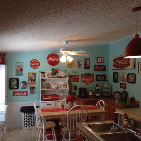 Our Coca-Cola vintage kitchen Coca Cola Kitchen Ideas, Coke Kitchen, Western Kitchen Decor, Coke Cola Led Clock With Plates, Vintage Coke Machine, Cocoa Cola, Coca Cola Kitchen, Moms Kitchen, Western Kitchen