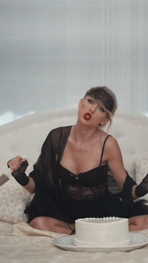 Taylor Swift 1989 Music Videos, 1989 Taylor Swift Music Videos, Taylor Swift Blank Space Music Video Outfits, Blank Space Music Video Outfits, Blank Space Outfit Ideas, Taylor Swift Music Video Outfits Reputation, Taylor Swift Blank Space Music Video, Taylor Swift Music Video Outfits 1989, 1989 Music Video Outfits