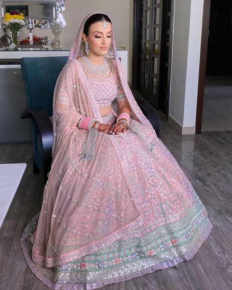 Pastel Bride Indian, Light Pink Lengha Bridal, Reception Lehenga Bridal Pastel, Baby Pink Lehnga Jwellery Idea, Pastel Pink Lengha, Pink Lengha Bridal, Pastel Pink Bridal Lehenga, Pastel Bridal Lehenga, Pink Lengha