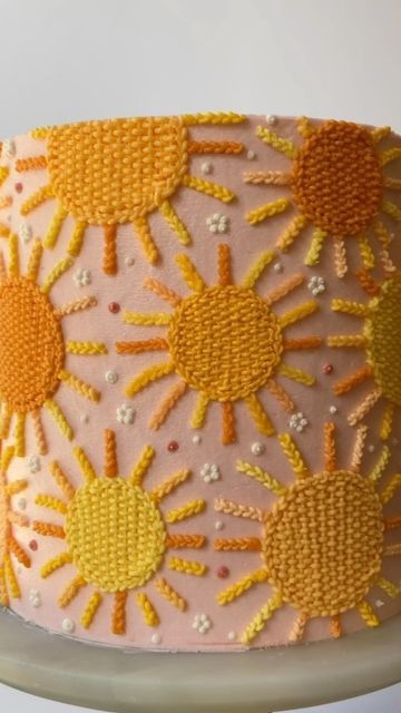 Sun Cake Decoration, Sun Cake Birthday, Sun Themed Cake, Sun Cake, Sunshine Cake, Boho Cake, Friends Cake, Summer Cakes, Sun Bum