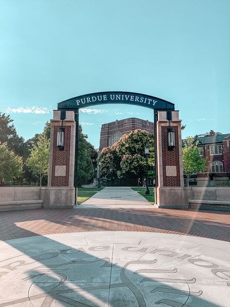 Purdue University Campus, Purdue University Aesthetic, Purdue Volleyball, Purdue Logo, College Usa, Purdue Basketball, Usa University, Purdue Boilermakers, Monument Signs