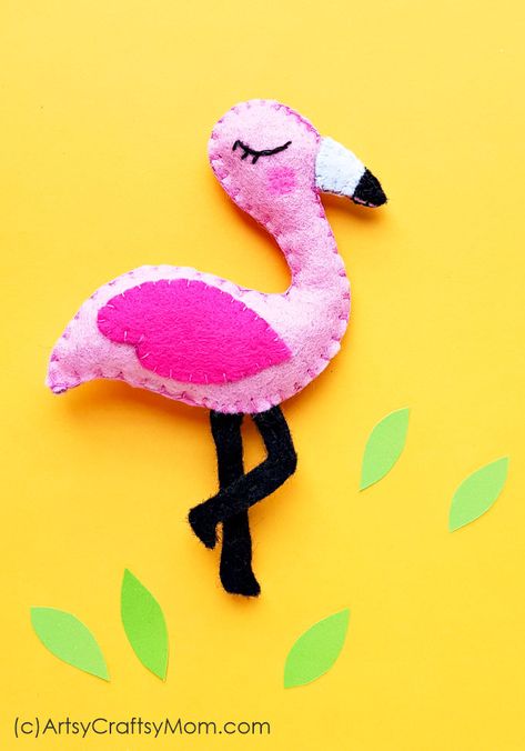 DIY Felt Flamingo Plushie 1 Flamingo Crafts For Kids, Flamingo Crafts, Felt Flamingo, Flamingo Diy, Easy Felt Crafts, Flamingo Craft, Flamingo Themed Party, Stuff Toys, Fancy Flamingo