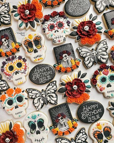 Kerstyn Lott (@confettiyeticookies) • Instagram photos and videos Day Of The Dead Sugar Cookies, Day Of The Dead Cookies Decorated, Sugar Skull Cookies Decorated, Day Of The Dead Cookies, Skull Cookie Decorating, Mini Ofrenda, Sugar Skull Cookies, Spooky Desserts, Butterfly Skeleton