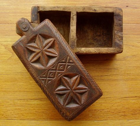 A classic very early wooden tinder box for flint/steel fire starting. One compartment held flint & steel, the other held "char" for catching a spark. Wooden Hinges, Wood Carving Art Sculpture, Bohemian House Decor, Flint And Steel, German Folk, Wooden Dishes, Butter Molds, Chip Carving, Spice Box