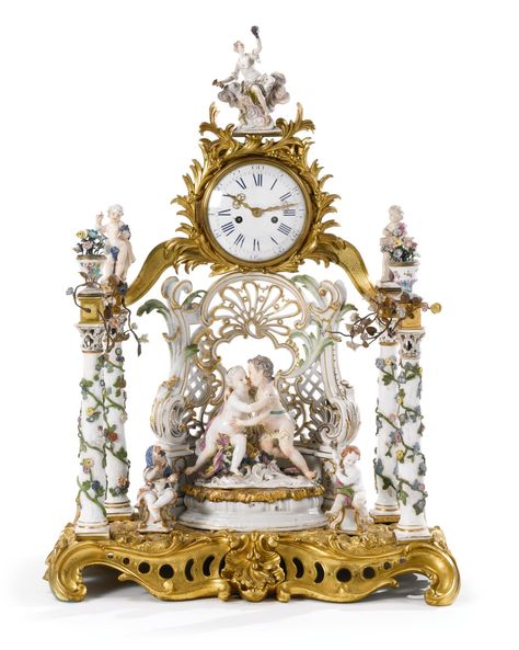 French Antique Clocks, Wall Clock Luxury, Antique Wall Clocks, Clock Design Ideas, Tik Tak, Classic Clocks, Porcelain Tableware, Mantel Clocks, Wall Clock Design