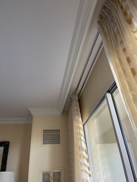 Coving Curtain Pelmet, Ruang Tv, Window Cornices, Curtains Living Room Modern, India Home Decor, Home Hall Design, Dining Room Remodel, Ceiling Design Living Room, Small Apartment Living Room